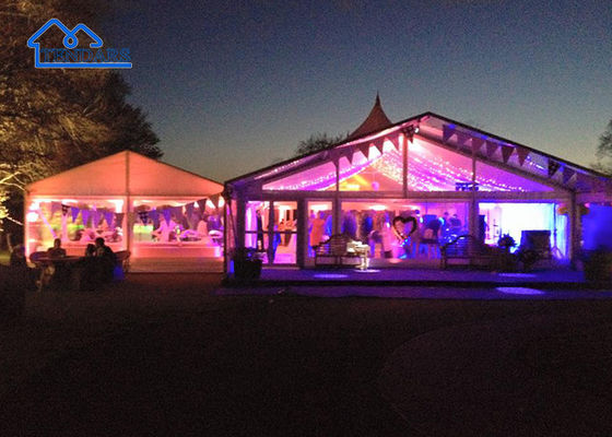 Bella festa all'aria aperta Tende di marciapiede tetto chiaro per il matrimonio