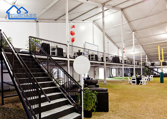 Elegantissima tenda per eventi resistente all' acqua con finestre