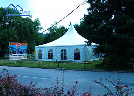 Evento di festa di lusso all'aria aperta Tenda di tela bianca multiplice con span chiaro