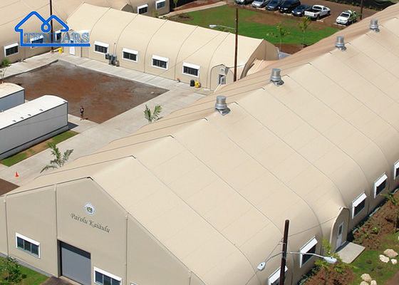 Cornice in acciaio galvanizzato 6x6m Tenda curva copertura ignifugia forma fluida per funzioni all'aperto