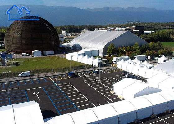 Tende curve in alluminio personalizzate per eventi all'aria aperta