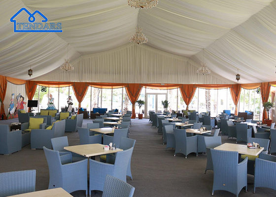 Bianco su misura, tutti i colori sono disponibili, decorazione di lusso, tenda da matrimonio in alluminio con tavoli e sedie